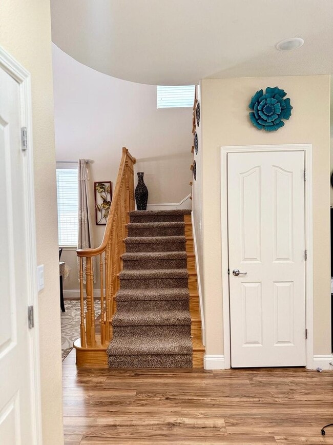 Building Photo - Great 5 Bedroom 3 Bathroom 2,400 sqft. Hom...