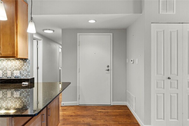 Building Photo - 5675 Waterman Blvd