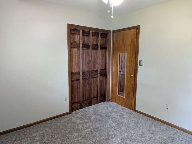 Building Photo - 2513 Lilac Dr