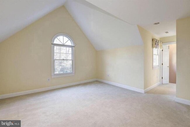 Building Photo - 2082 Hunters Crest Way
