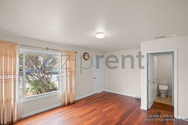 Building Photo - 2023 Orchard Ave