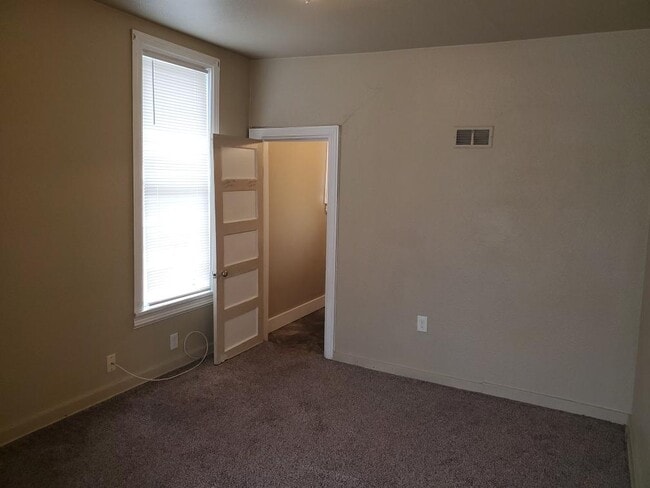 Building Photo - 112 14th St N