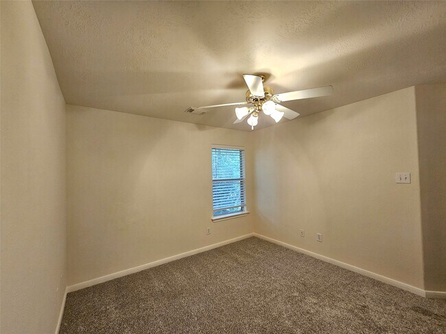Building Photo - 98 W Knightsbridge Dr