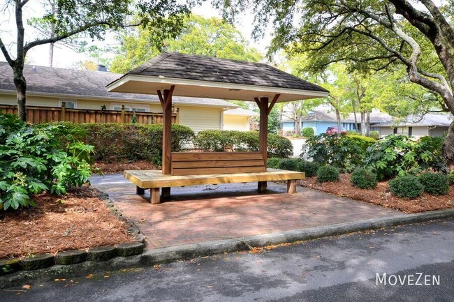 Building Photo - 1210 Smith Bay Cir W