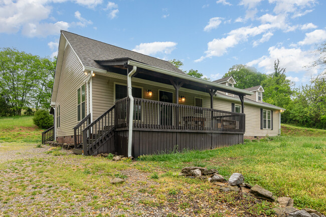 Primary Photo - 1562 Mooresville Pike