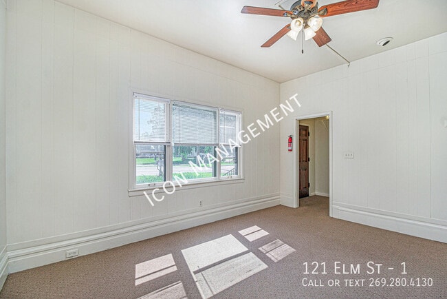 Building Photo - 121 Elm St
