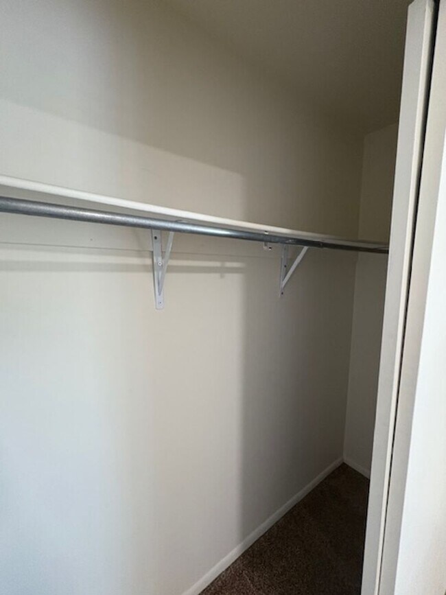 Building Photo - 2 Bedroom Apartment in Holladay!