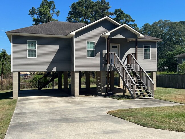 Building Photo - 3BR/2BA IN DENHAM SPRINGS