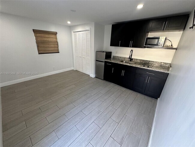 Building Photo - 214 S 57th Ave