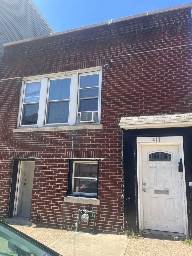 Building Photo - 417 19th St