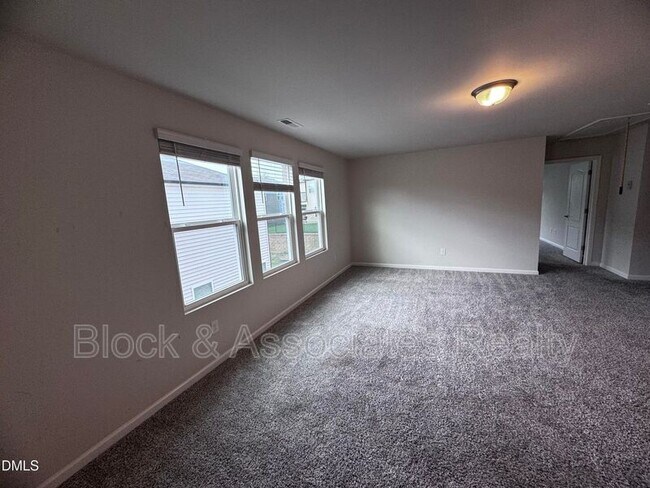 Building Photo - 129 Boone Lake Way