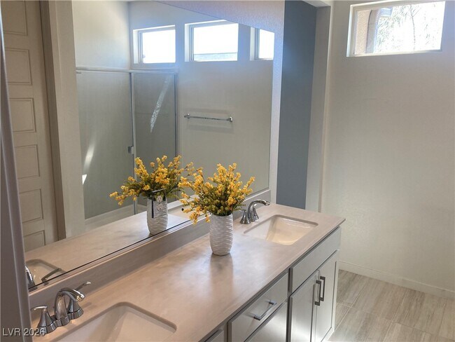 Building Photo - 1247 Rock Hls St