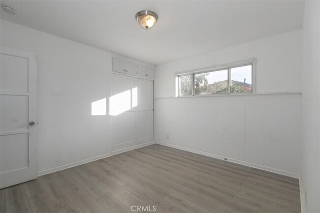 Building Photo - 6059 Vantage Ave