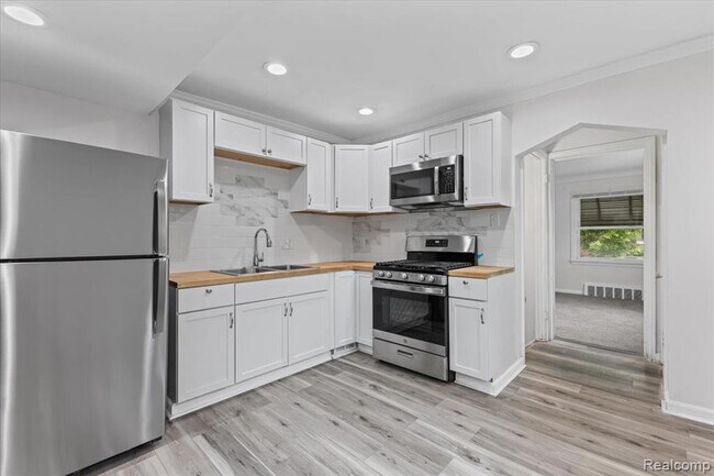 Building Photo - 18697 Sunderland Rd