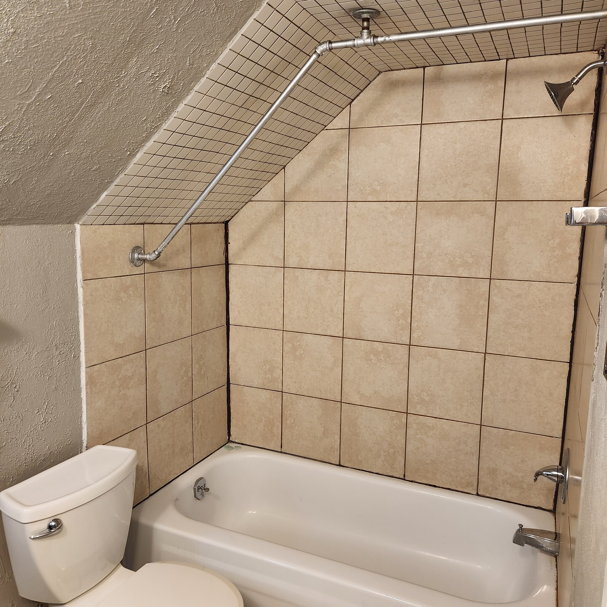 Building Photo - 896 Delia Ave