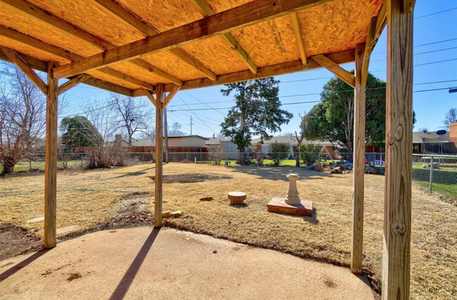 Building Photo - 2112 SW 77th St