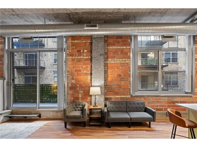 Building Photo - 521 S 7th St