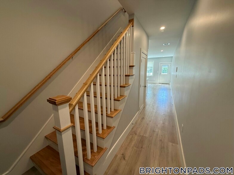 Building Photo - 124 Kenrick St