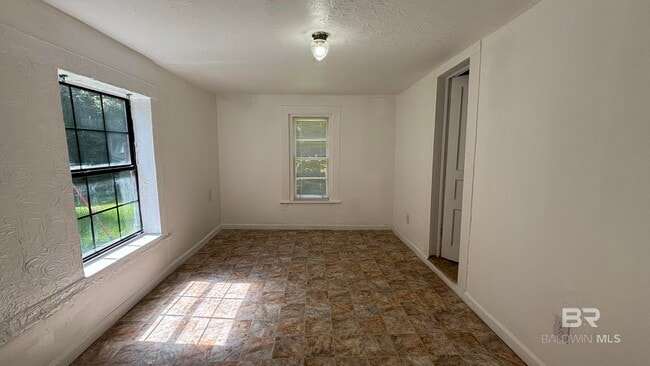 Building Photo - 117 Abernathy Ave