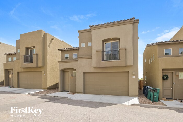 Primary Photo - 220 Imperial Ct