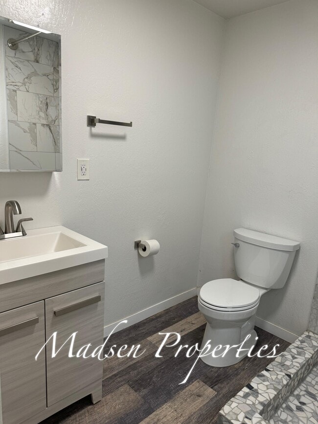 Building Photo - 20 Fairhill Dr