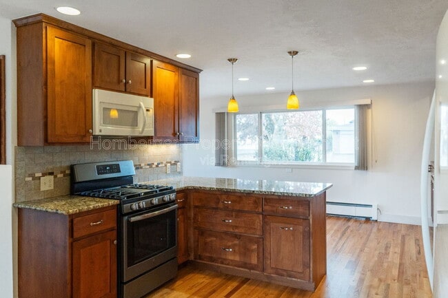 Building Photo - 1003 W Eastmont Way