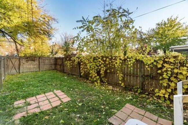 Building Photo - 360 N Garfield Ave