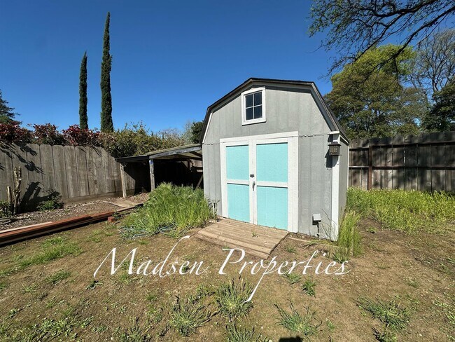 Building Photo - 910 Sequoyah Ave