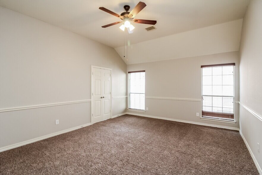 Building Photo - 211 Gatehouse Dr