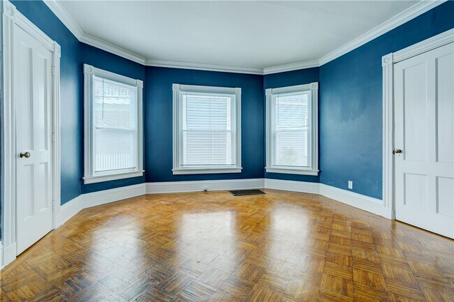 Building Photo - 745 University Ave