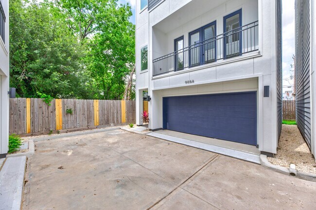 Building Photo - 905 Quitman St