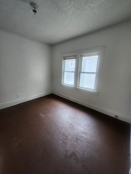 Building Photo - 450 E 149th St
