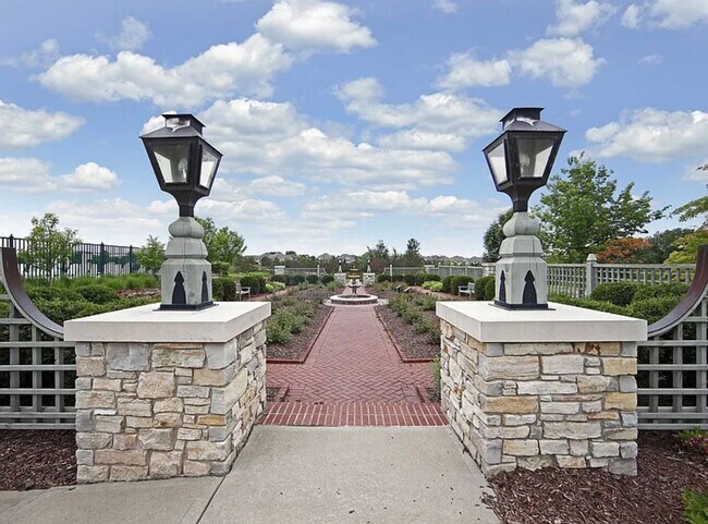 Building Photo - Gorgeous 2bed 2bath Townhome in Bailey’s Arbor