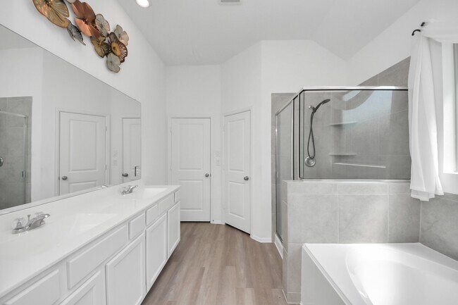 Building Photo - 24063 Hawthorn Lks Dr