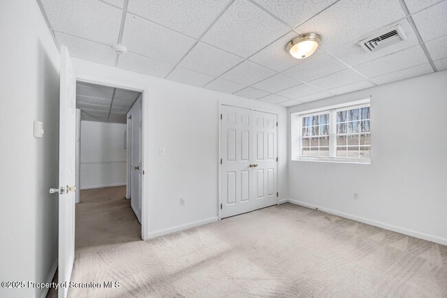 Building Photo - 28 Robin Ln