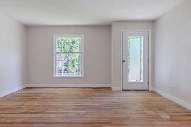 Building Photo - Spacious home for rent!