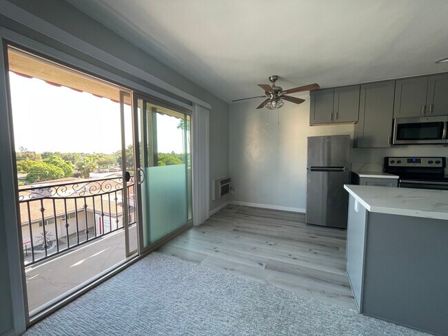 Building Photo - 7555 Linda Vista Rd