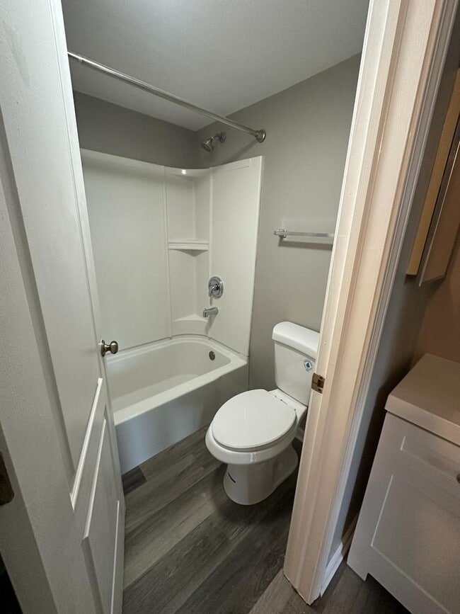 Building Photo - 17 Willow Pkwy