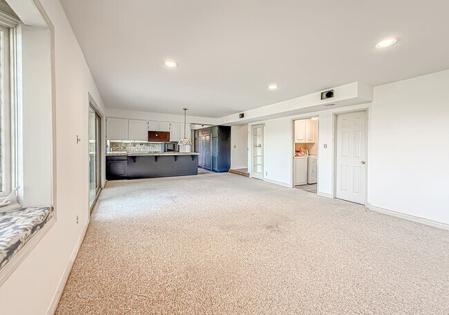 Building Photo - Calabasas 4BR w/pool + spa, views, solar panels + ALL appliances!