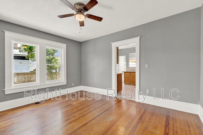 Building Photo - 611 S Grove St