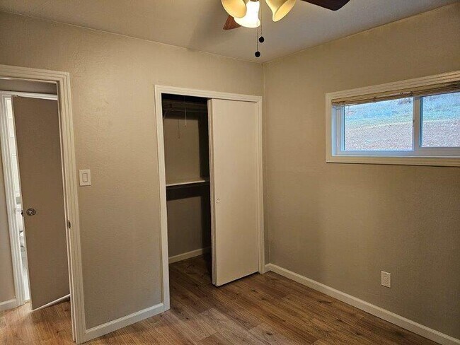 Building Photo - 13825 Dry Creek Rd