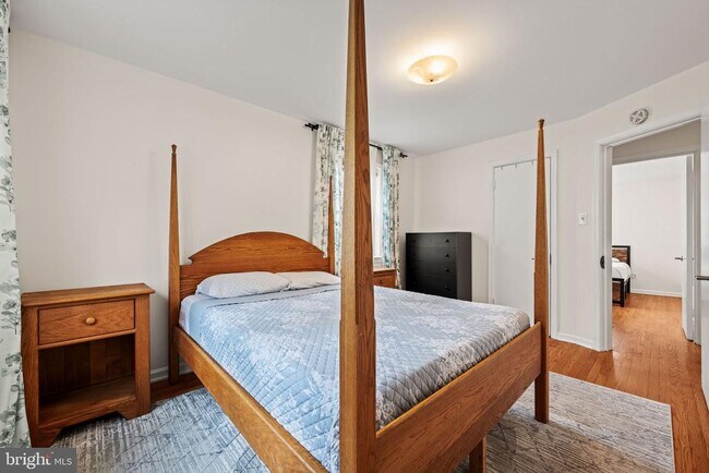 Building Photo - 139 Hawaii Ave NE