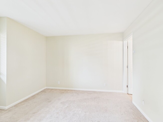 Building Photo - Private 1 bedroom condo at Cypress Park
