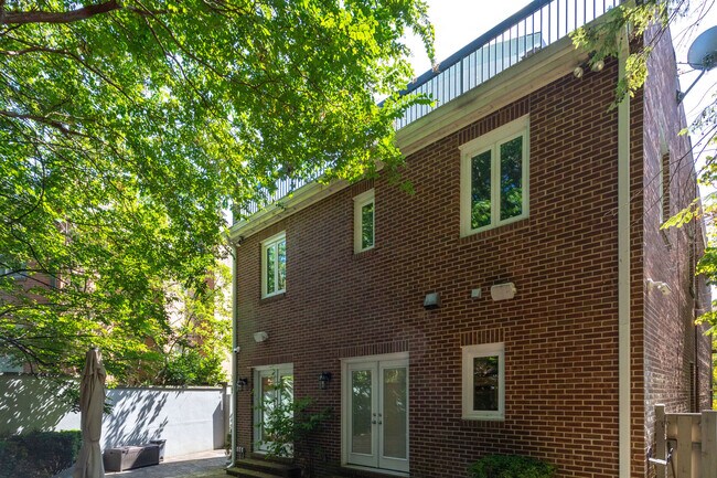 Building Photo - 4611 Charleston Terrace NW