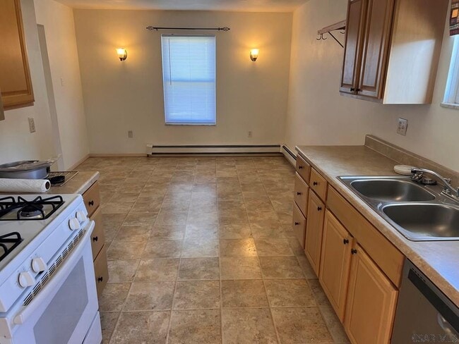 Building Photo - 120-122 Berkey Dr