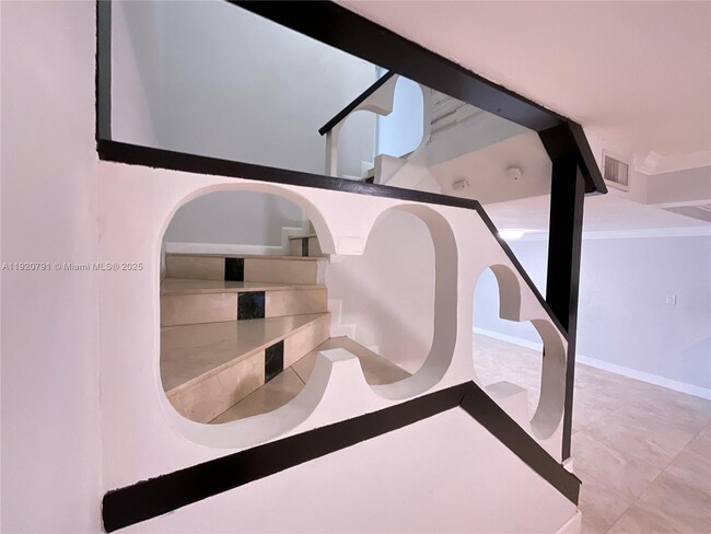 Building Photo - 936 W 79th Pl