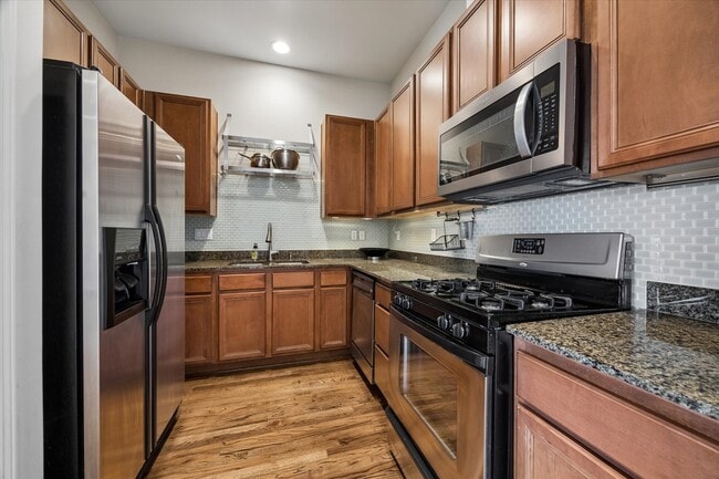 Building Photo - 3804 Center Plaza Dr