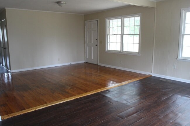 Building Photo - 135 Miller St NW