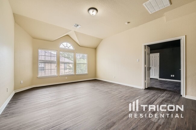 Building Photo - 5001 Pallas Ct