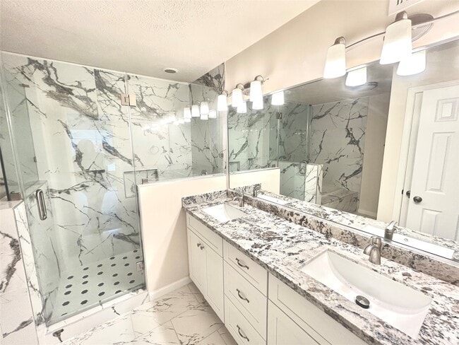 Building Photo - 16319 Chimneystone Dr